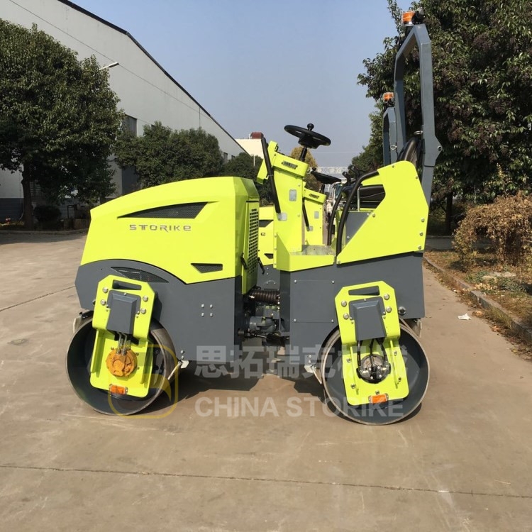 小型壓路機十字路口施工，瀝青路面的接縫有什么技巧處理